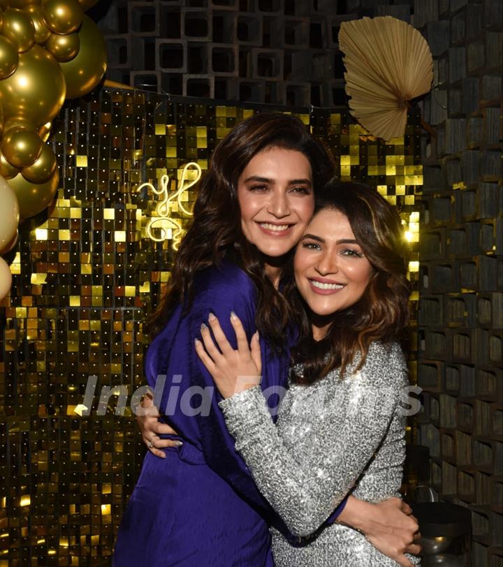 Karishma Tanna poses with Ridhima Pandit  at her birthday bash