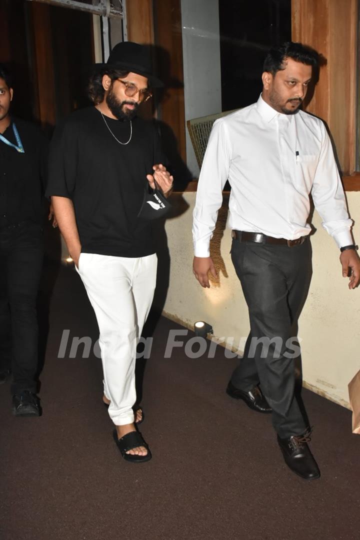 Allu Arjun spotted at Bandra 