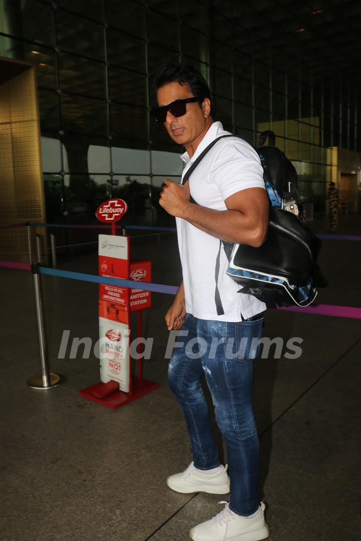 Sonu Sood spotted at the Mumbai airport