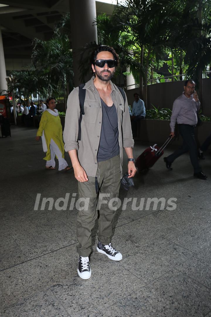 Ayushmaan Khurrana spotted at Mumbai airport
