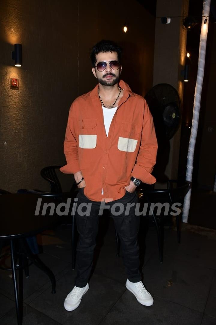 Raqesh Bapat spotted in Juhu 