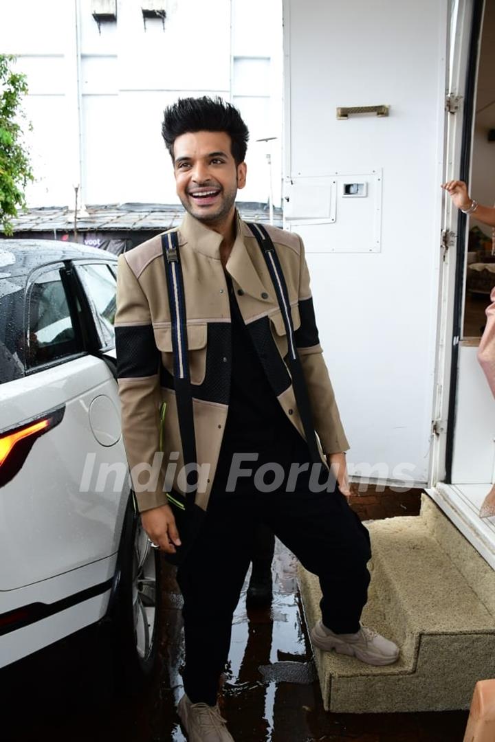 Karan Kundrra clicked on the sets of Dance Deewane Juniors