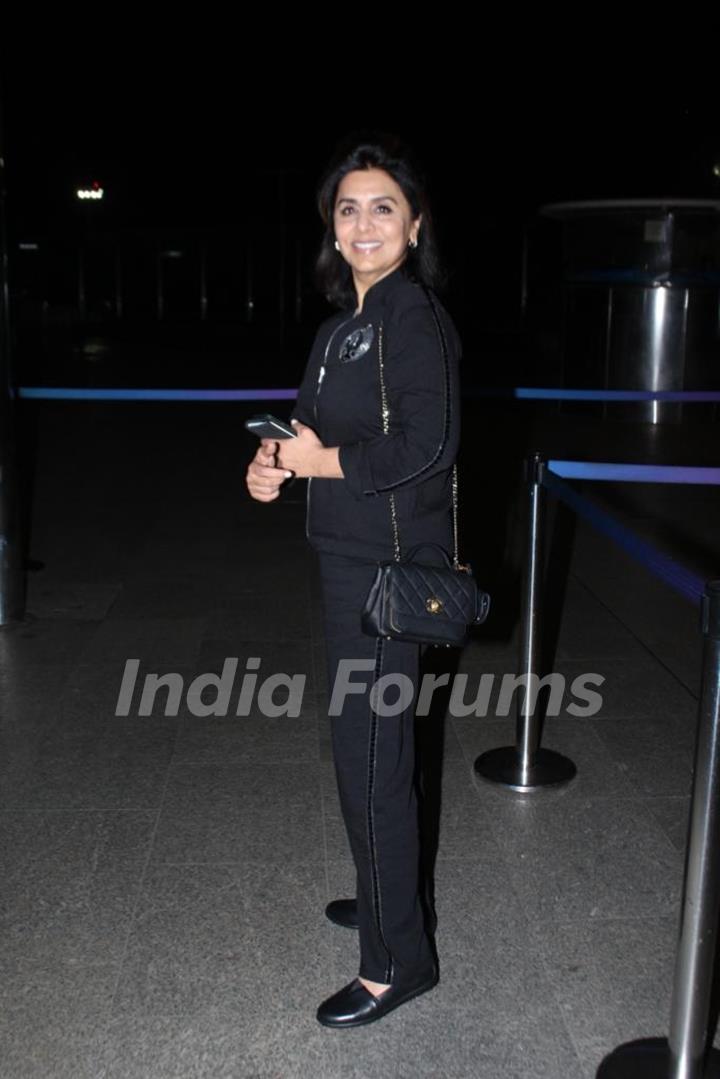 Neetu Kapoor spotted at the Mumbai airport