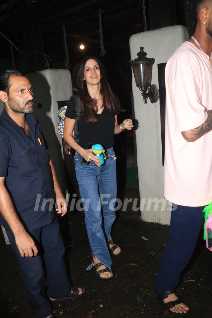  Natasa Stankovic spotted at Bandra salon  