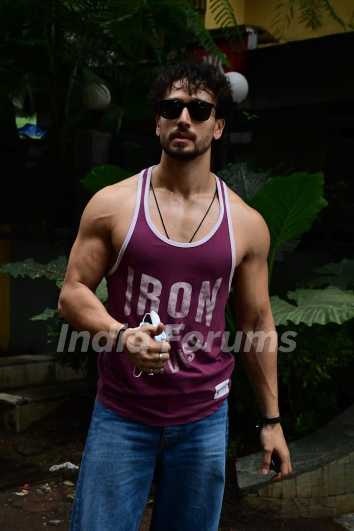 Tiger shroff spotted in Bandra