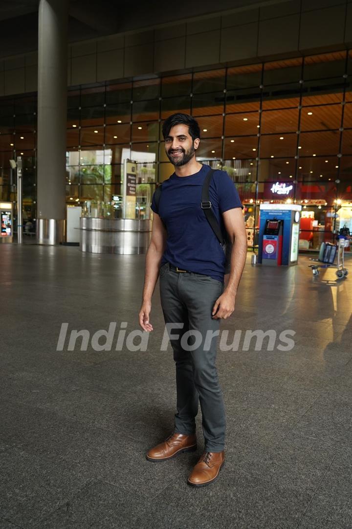 Akshay Oberoi snapped at the Mumbai airport