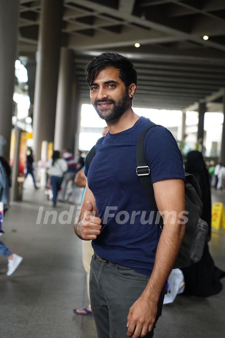 Akshay Oberoi snapped at the airport