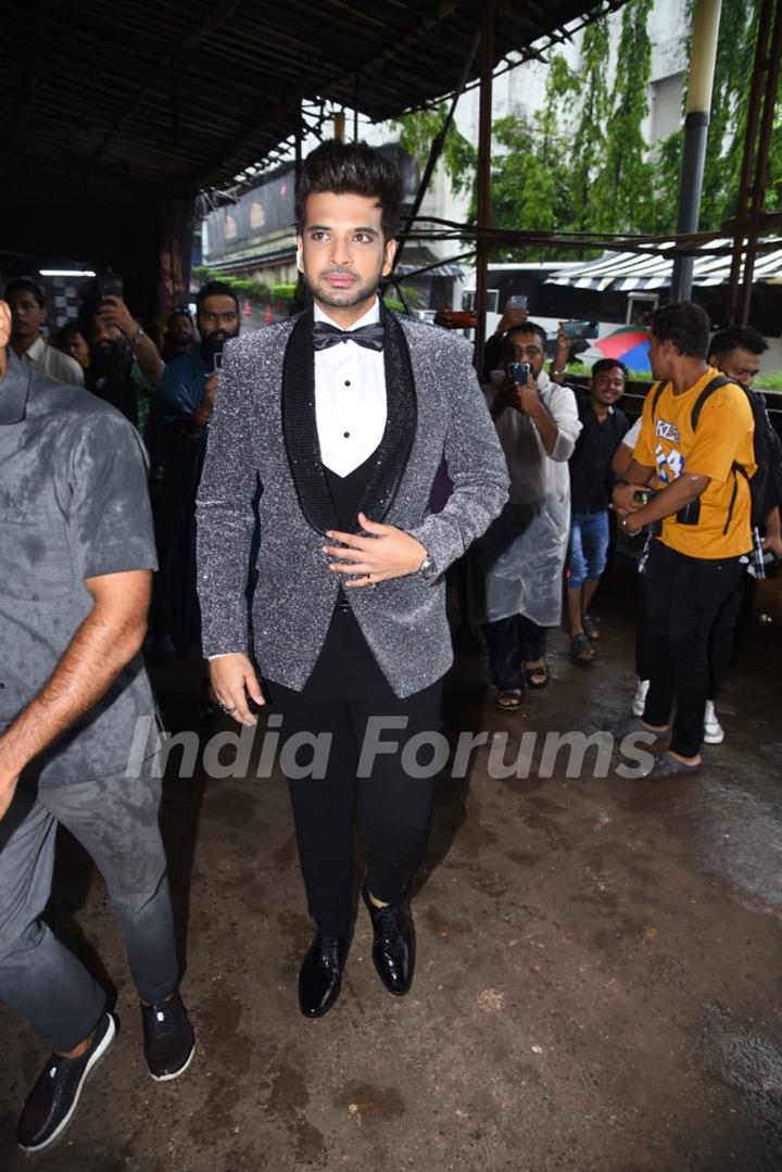 Karan Kundrra spotted on the set of Dance Deewane Juniors 