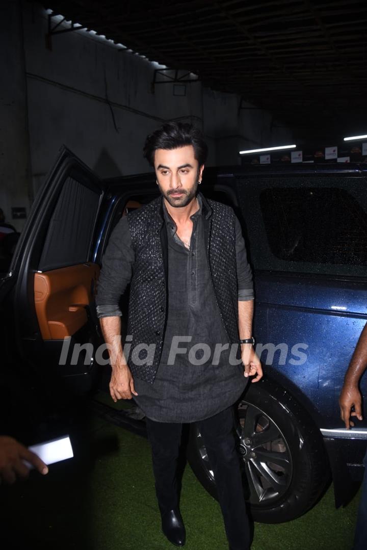 Ranbir Kapoor spotted on the set of Dance Deewane Juniors for promoting his upcoming film Shamshera 