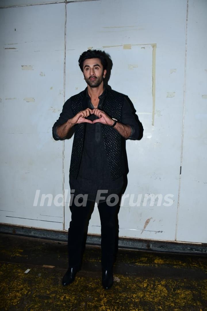 Ranbir Kapoor spotted on the set of Dance Deewane Juniors for promoting his upcoming film Shamshera 