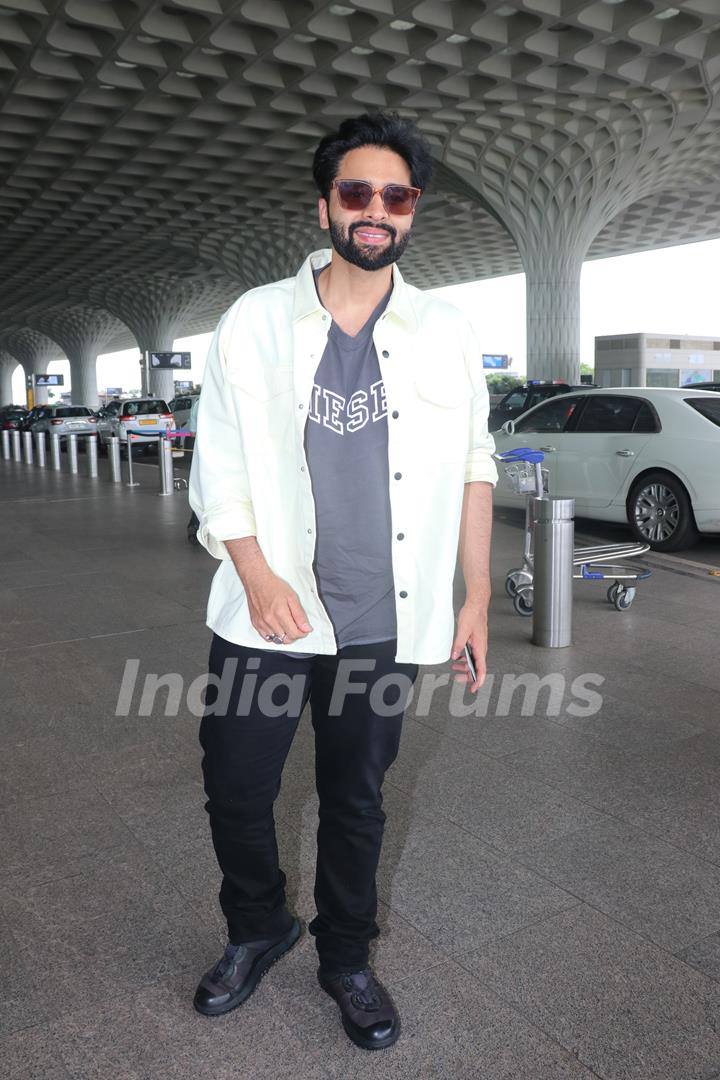 Jackky Bhagnani spotted at the Mumbai airport