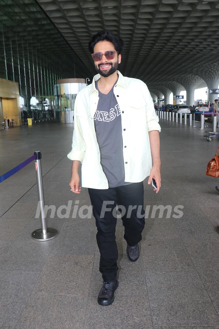  Jackky Bhagnani spotted at the Mumbai airport