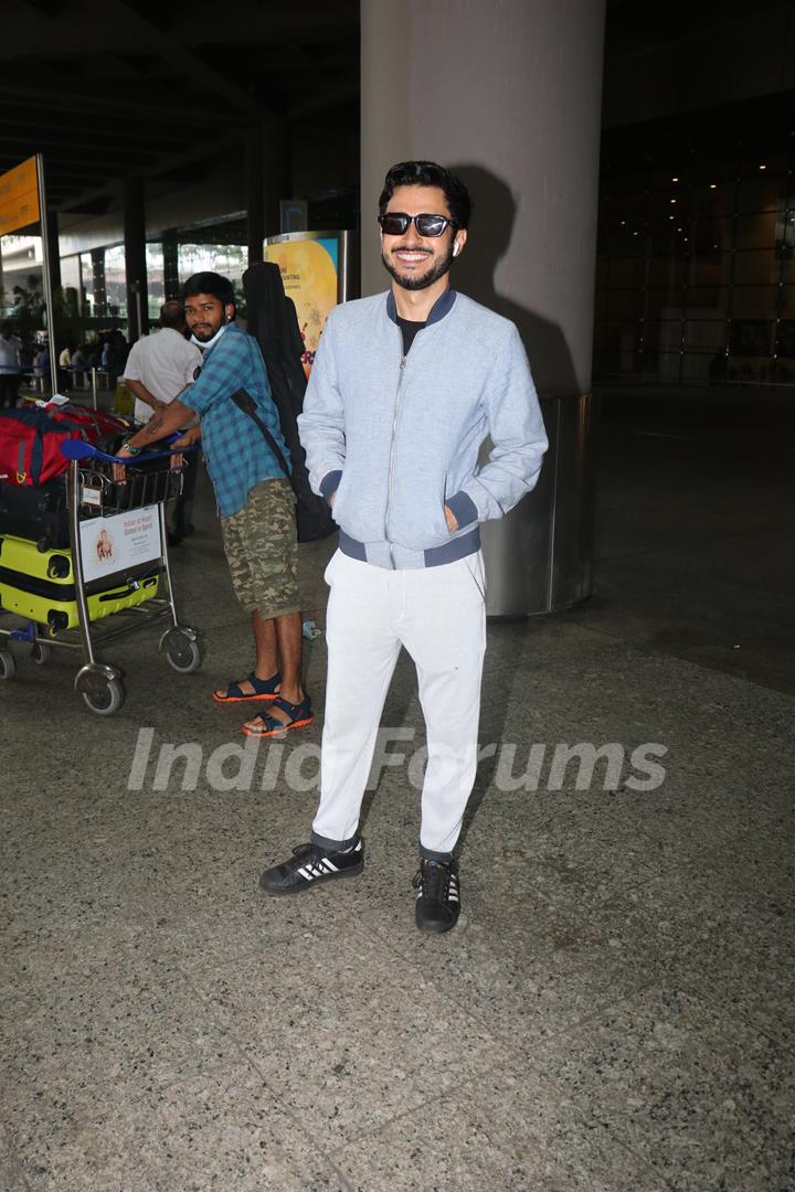 Amol Parashar spotted at the Mumbai airport