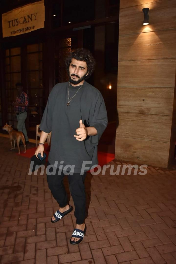 Arjun Kapoor spotted at Malaika Arora house in Bandra 