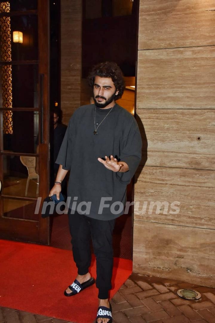 Arjun Kapoor spotted at Malaika Arora house in Bandra 