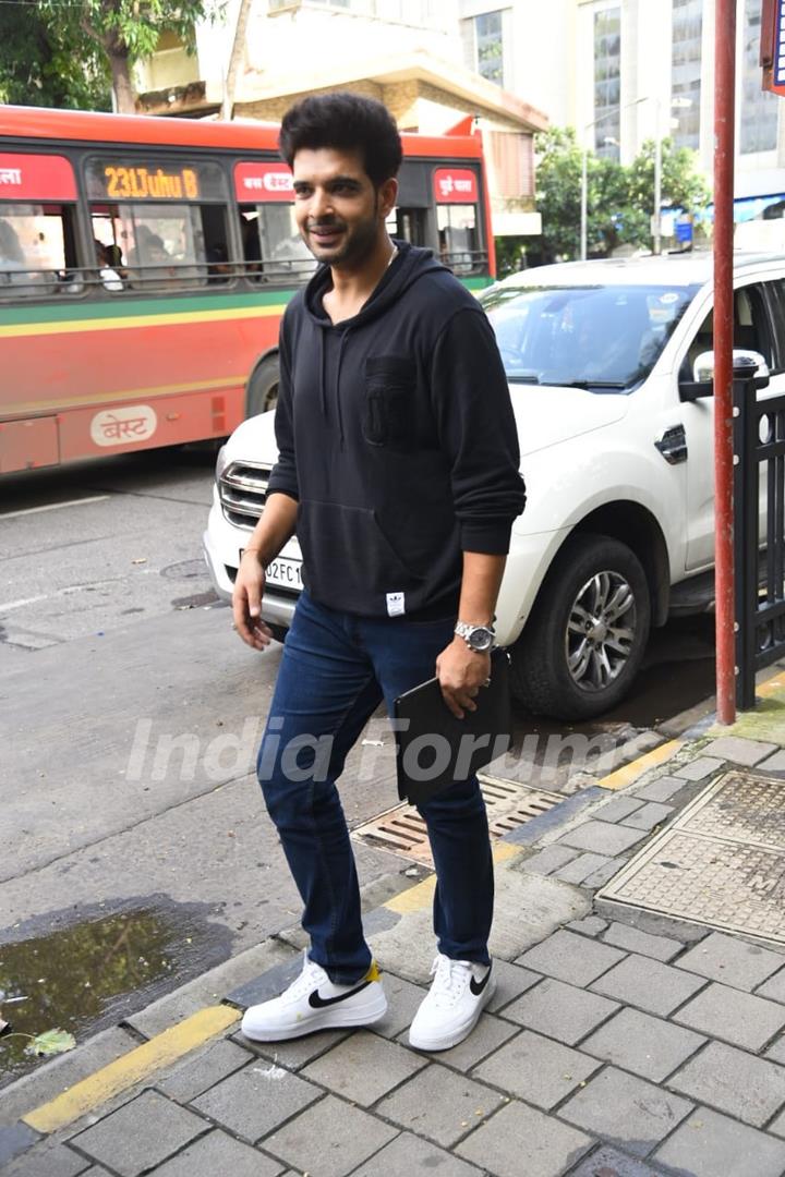 Karan Kundrra spotted in Andheri 