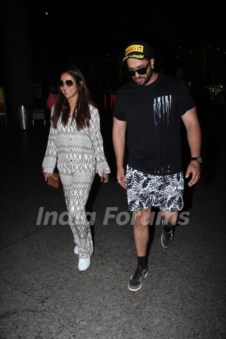 Aly Goni and Jasmin Bhasin spotted at the Mumbai airport