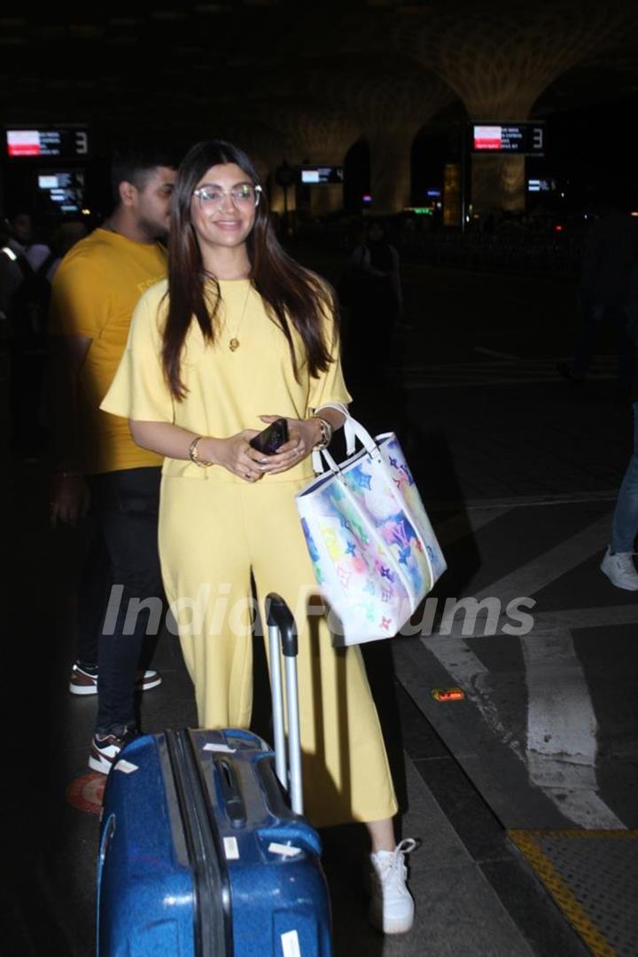 Akanksha Puri spotted at the Mumbai airport