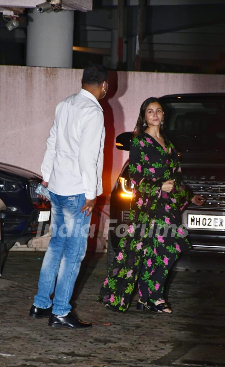 Alia Bhatt spotted at Sanjay Leela Bhansali office 