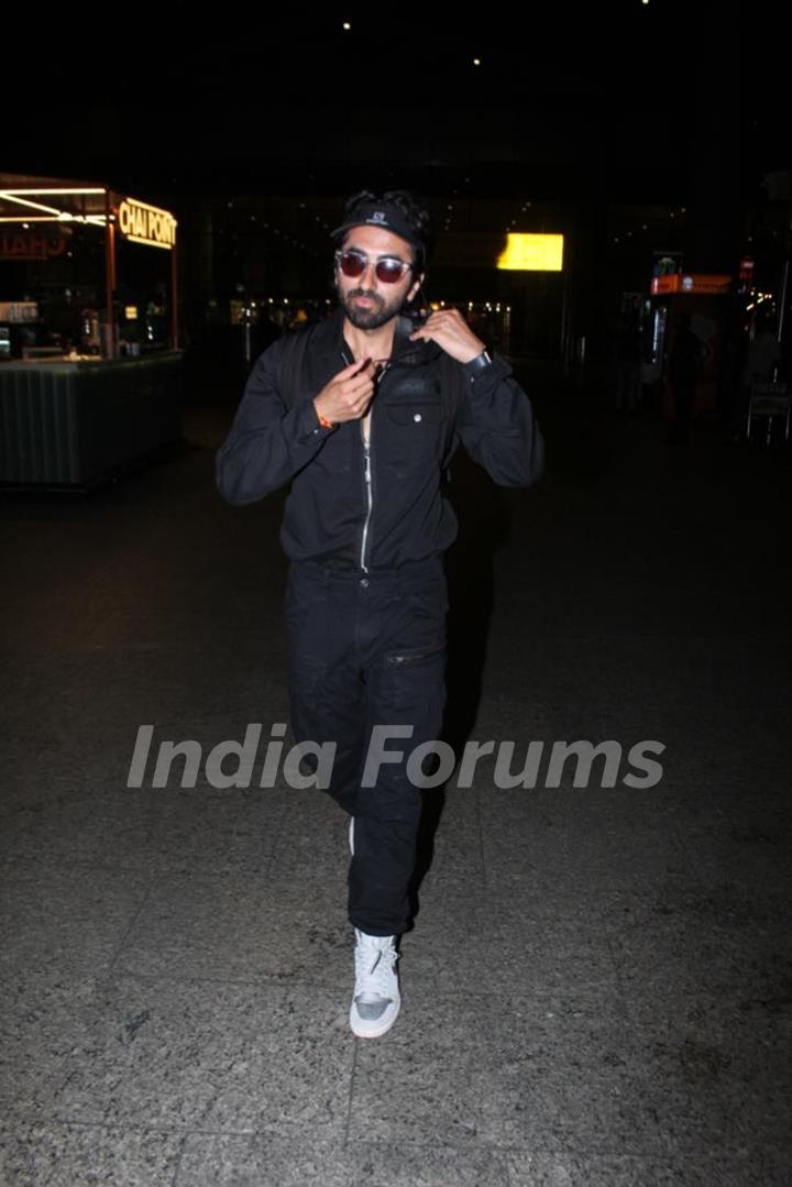 Ayushmann Khurrana spotted at the Mumbai airport 