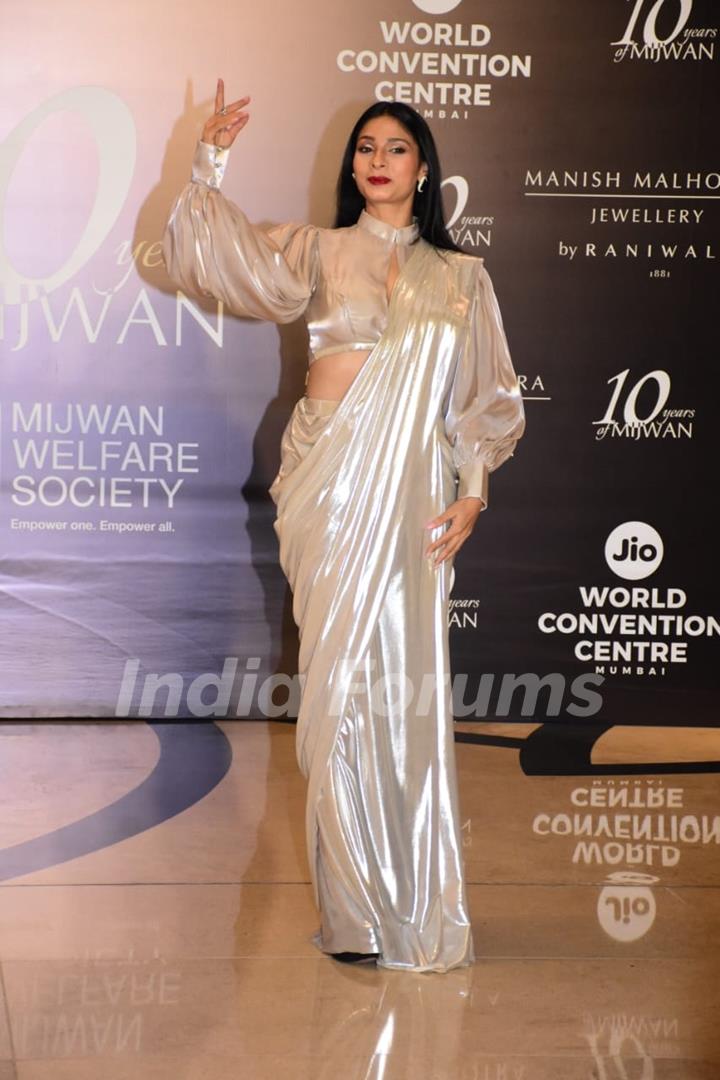 Tanishaa Mukerji grace the red carpet of Manish Malhotra’s Mijwan Couture show