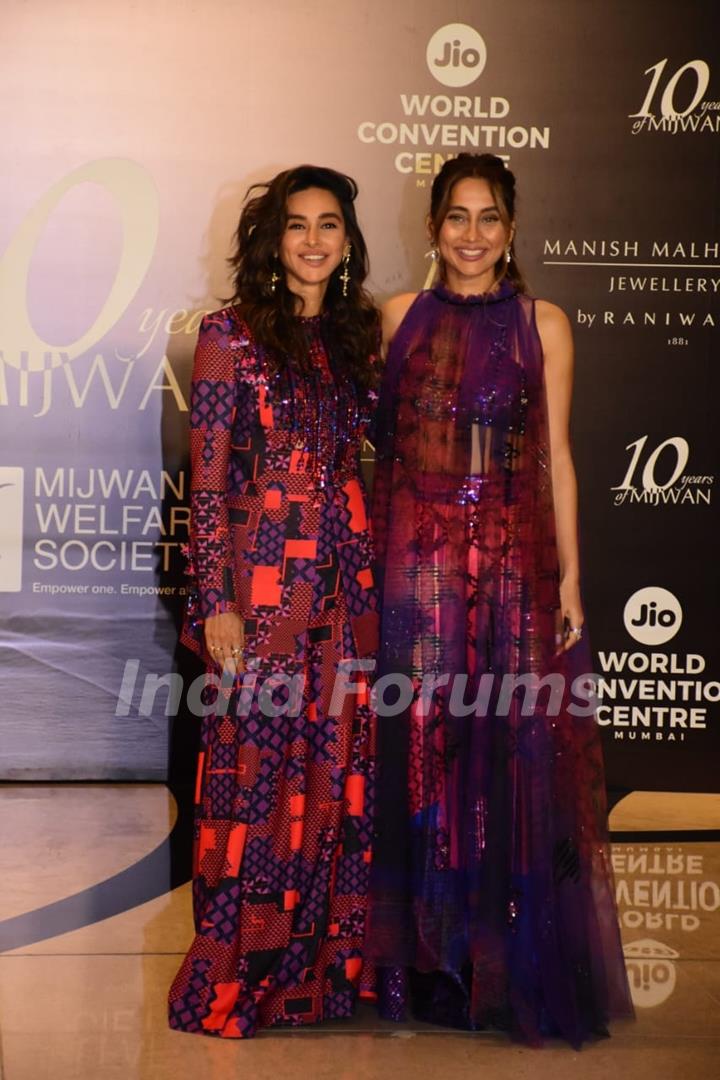 Shibani Dandekar, Anusha Dandekar grace the red carpet of Manish Malhotra’s Mijwan Couture show