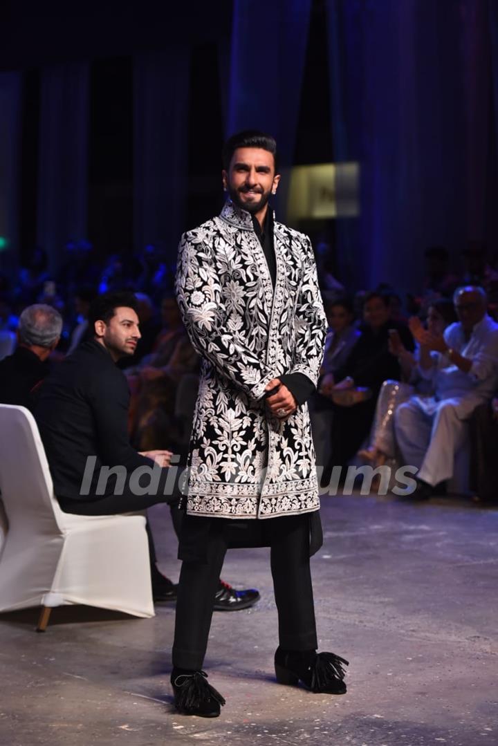 Ranveer Singh stole the show as he walked the ramp for Manish Malhotra in a black and white sherwani