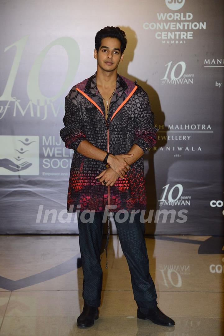 Ishaan Khatter grace the red carpet of Manish Malhotra’s Mijwan Couture show