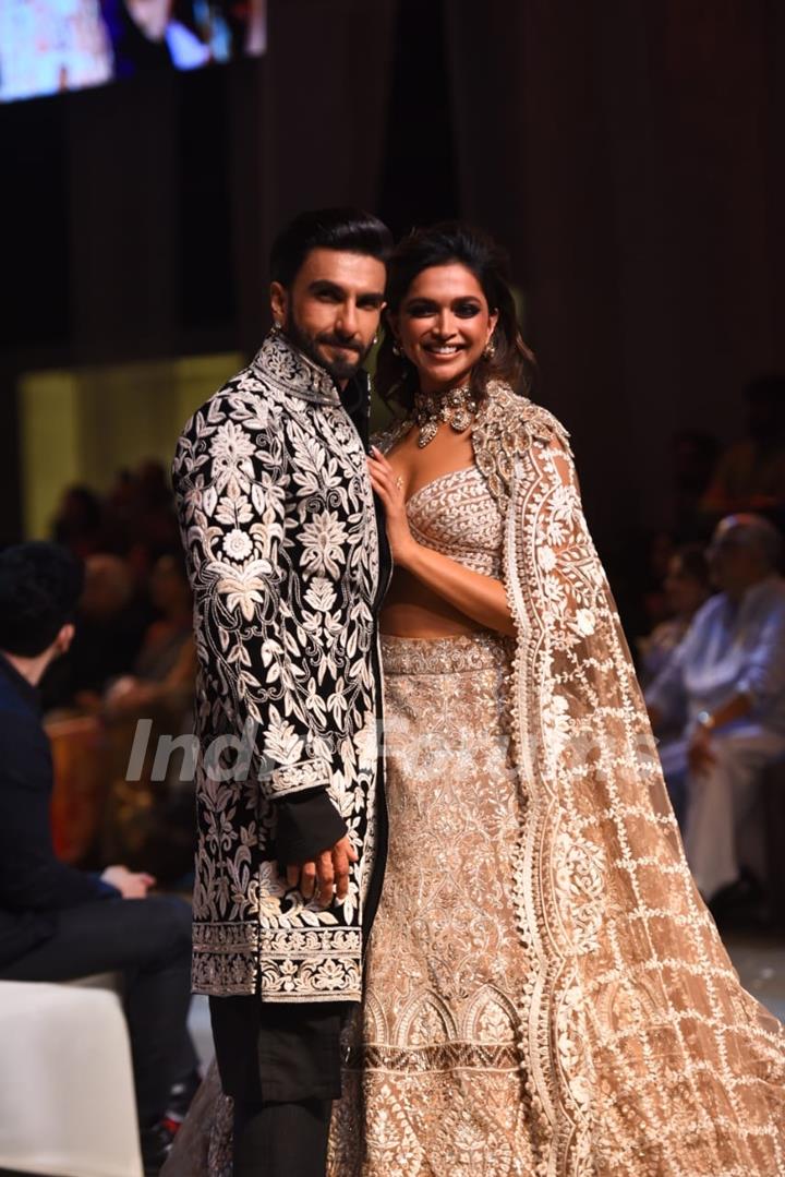 Ranveer Singh, Deepika Padukone  grace the red carpet of Manish Malhotra’s Mijwan Couture show