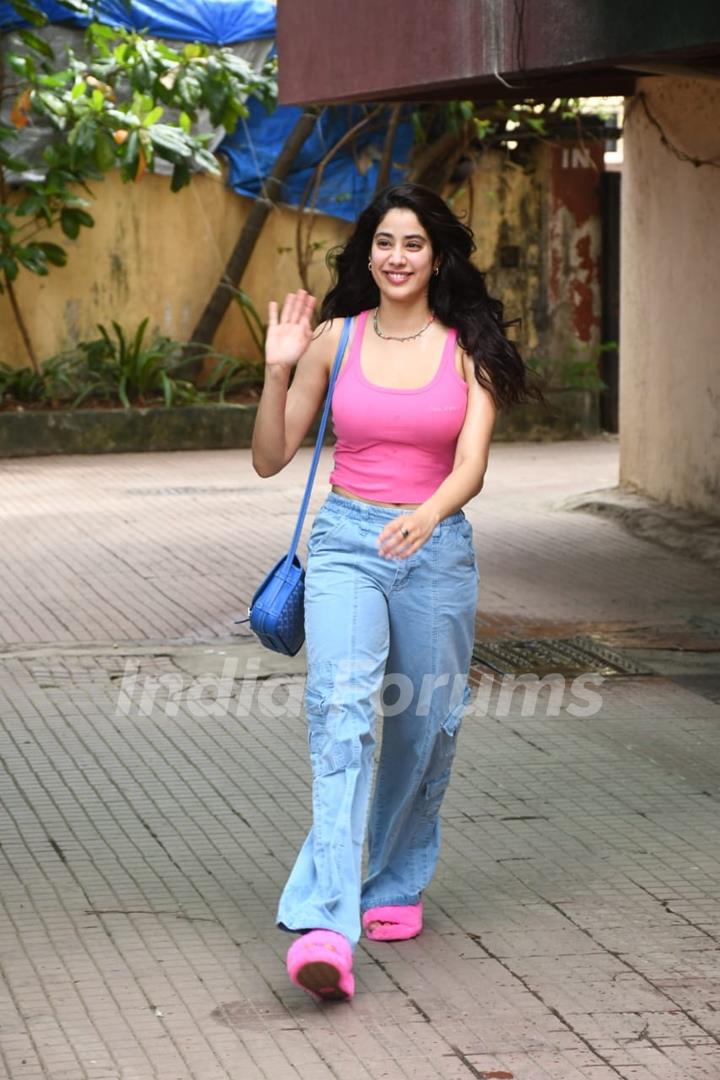 Janhvi Kapoor spotted in Bandra 