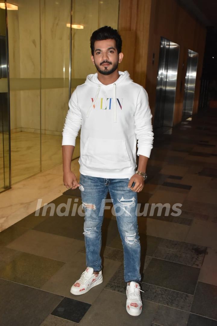  Arjun Bijlani clicked at the Vanessa Walia’s birthday party