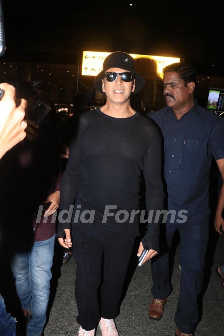 Akshay Kumar spotted at the Mumbai airport