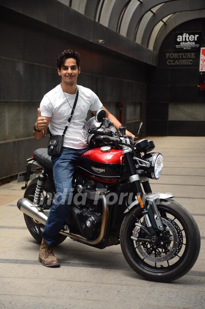 Ishaan Khatter snapped at Siddharth Roy Kapur’s office in Khar 