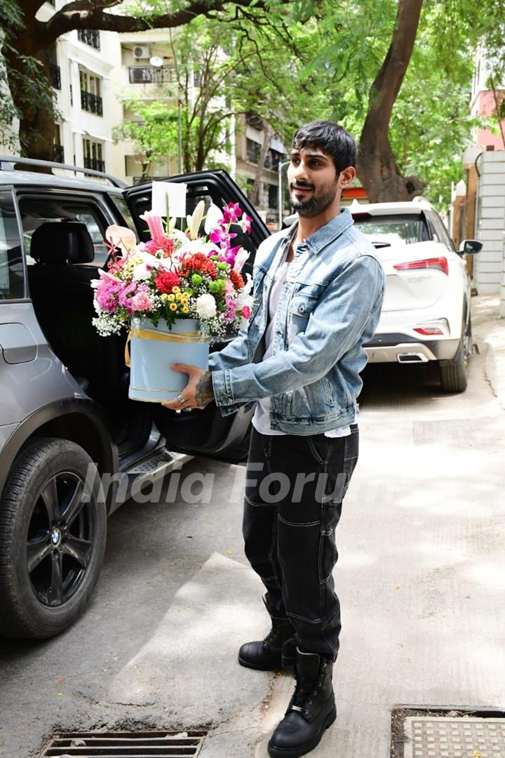 Prateik Babbar snapped at Siddharth Roy Kapur’s office in Khar 