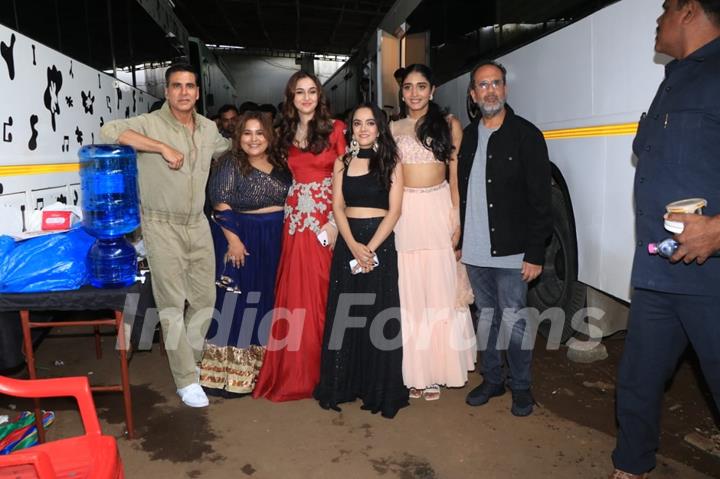 Akshay Kumar, Sadia Khateeb, Deepika Khanna, Sahejmeen Kaur, Smrithi Srikanth And Aanand L. Rai spotted promoting RakshaBandhan on the set of Superstar Singer 2