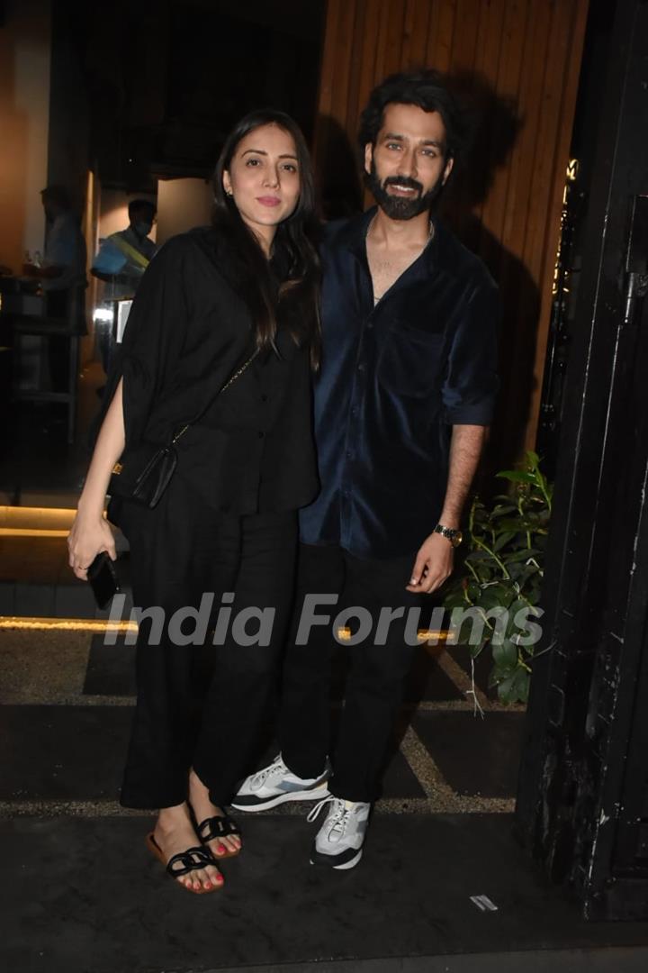 Nakuul Mehta poses with wife Jankee Parekh at Mizu in Bandra