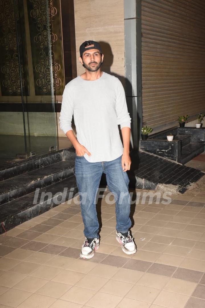 Kartik Aaryan spotted in the city