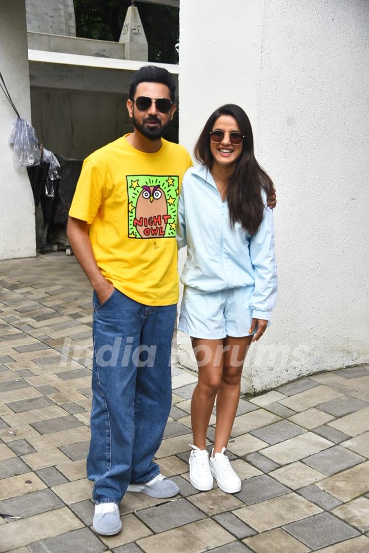 Jasmin Bhasin and Gippy Grewal spotted at at T-Series Office for the meeting of their upcoming movie 'Honeymoon
