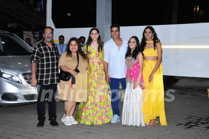 Akshay Kumar, Sadia Khateeb, Deepika Khanna, Sahejmeen Kaur, Smrithi Srikanth And Aanand L. Rai spotted at the Kalina airport
