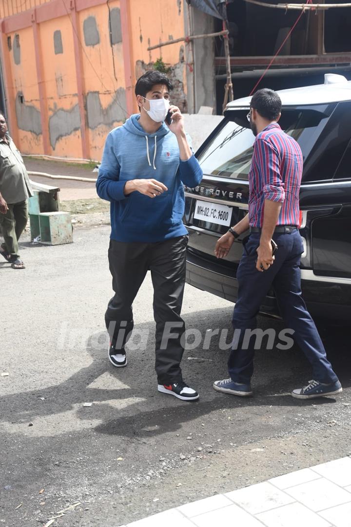 Sidharth Malhotra spotted in Andheri 