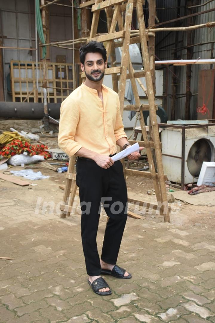 Karan Wahi spotted on set of Channa Mereya