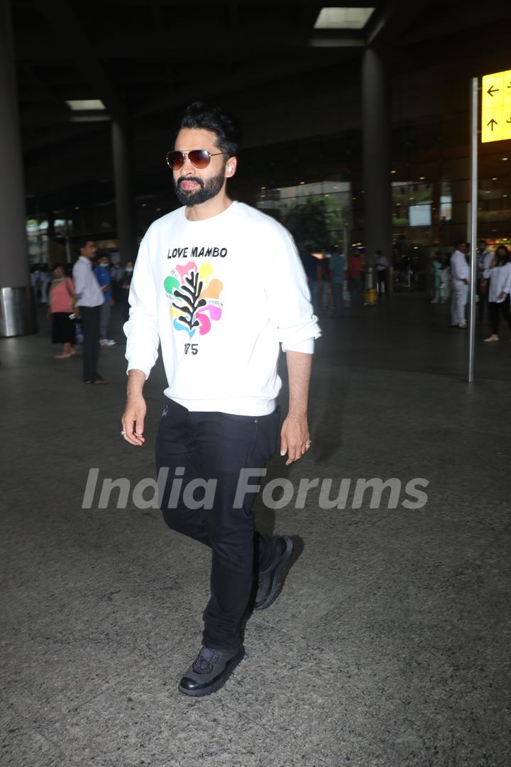 Jackky Bhagnani spotted at the Mumbai airport