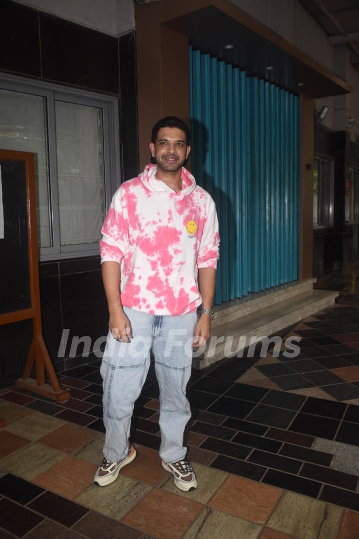 Karan Kundrra spotted in Andheri 