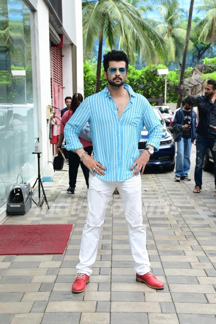 Raqesh Bapat spotted promoting Tere Vich Rab Disda song at T-Series Office in Andheri