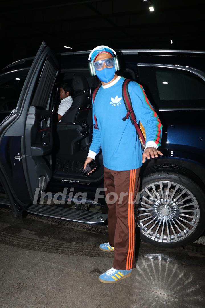 Ranveer Singh snapped at the Mumbai airport 