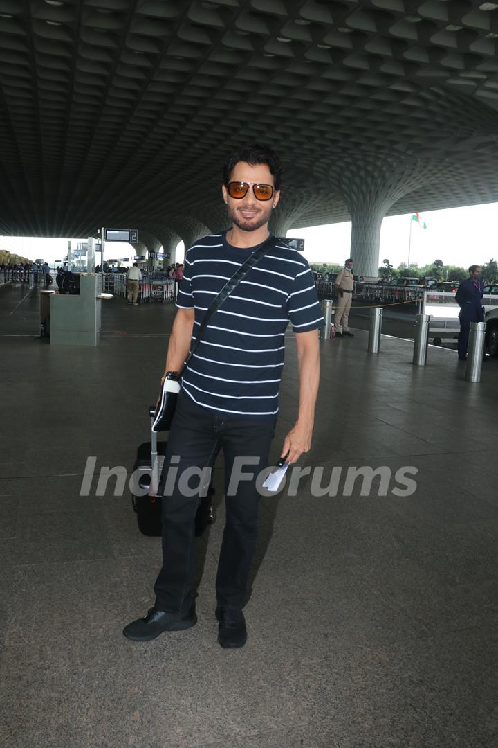 Anupam Mittal spotted at the Mumbai airport