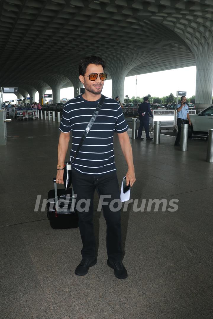 Anupam Mittal spotted at the Mumbai airport