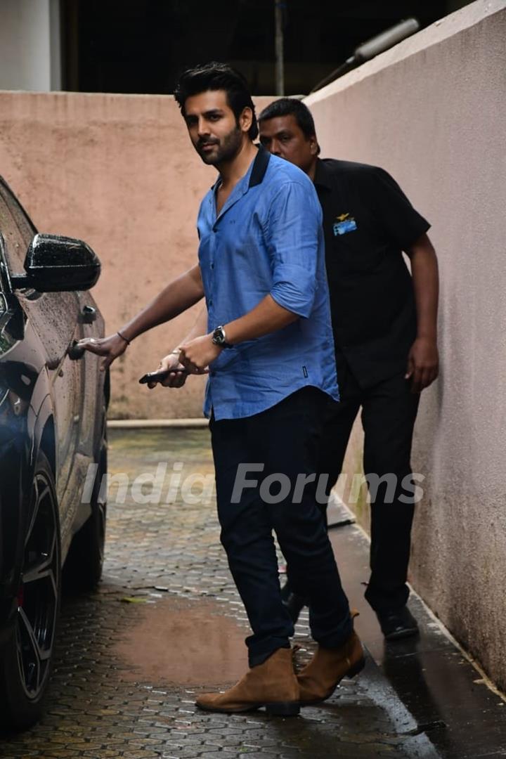 Kartik Aaryan spotted at Sanjay Leela Bhansali office in Juhu