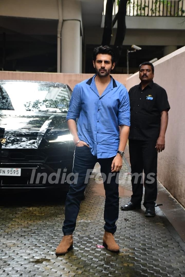 Kartik Aaryan spotted at Sanjay Leela Bhansali office in Juhu