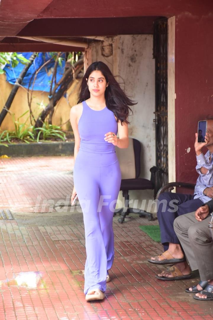 Janhvi Kapoor spotted in Bandra